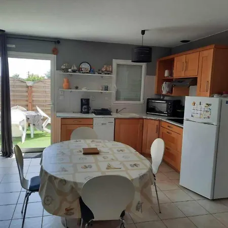 Hébergement de vacances Maison Angles , 4 pièces, 6 personnes - FR-1-357-267